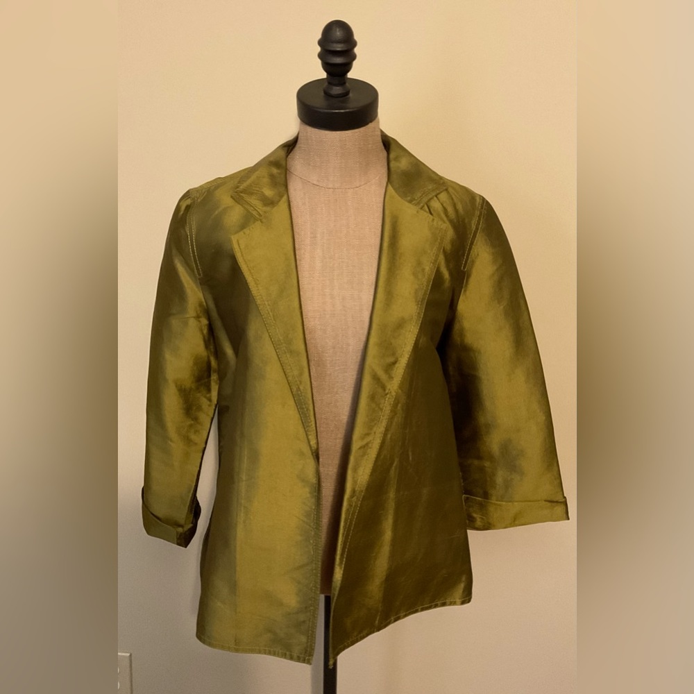 db Life 100% silk olive green light weight jacket size M fun and flirty.